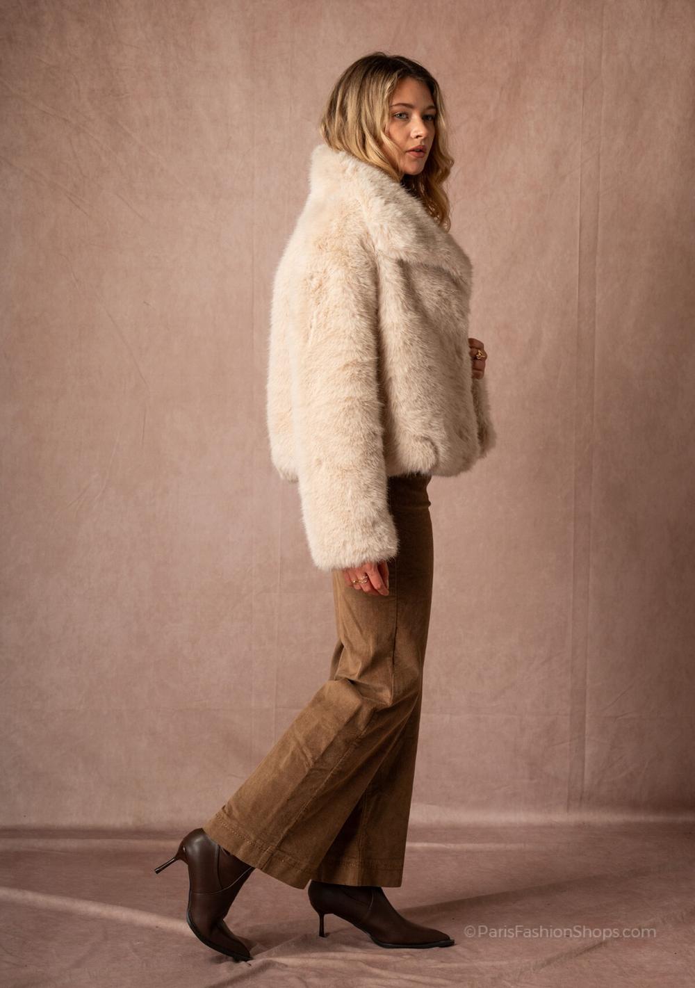 ♡ Kurze Kunstpelz-Jacke mit Kragen