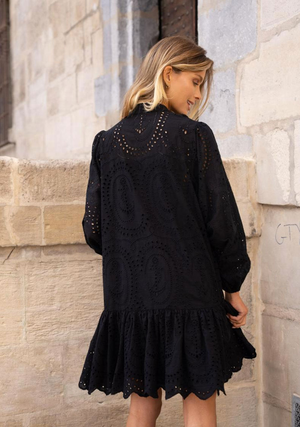 ♡ Mini-Kleid mit Lochstickerei