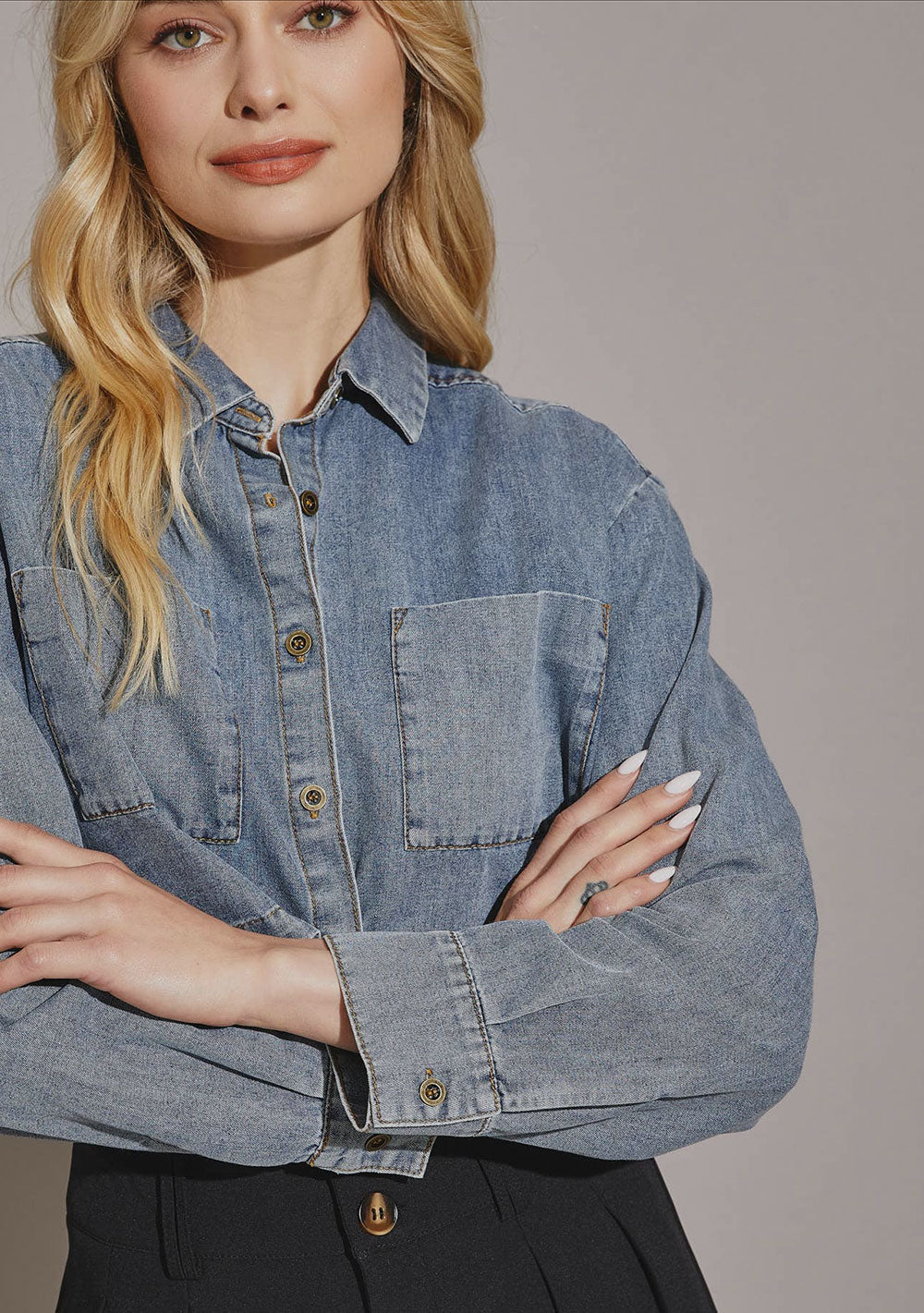 ♡ Kurzes Jeanshemd mit Taschen vorne