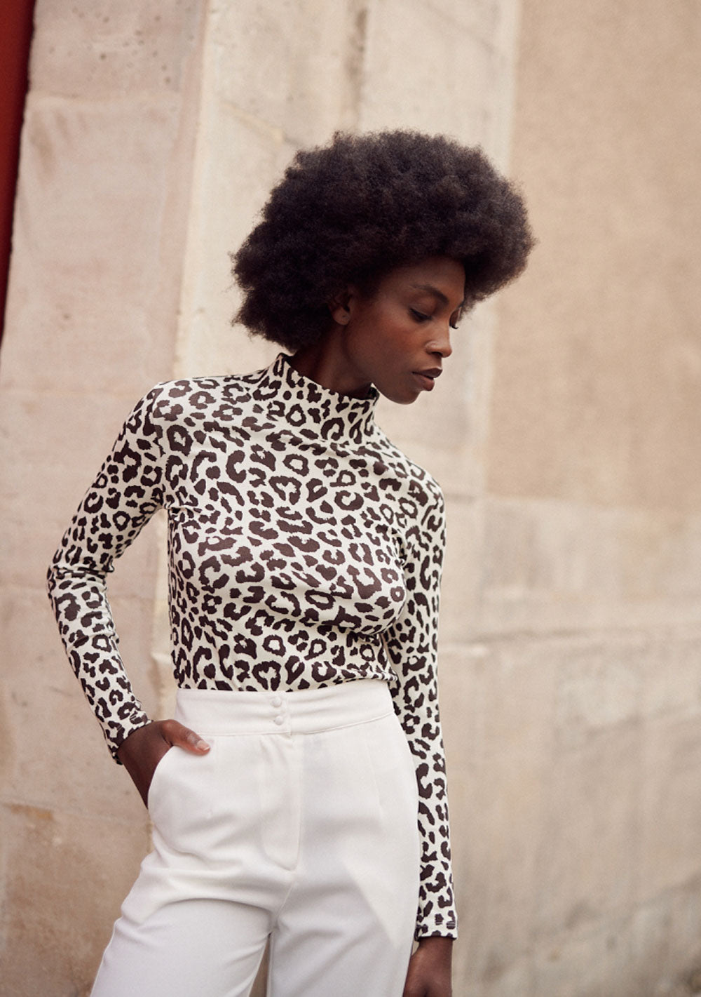 ♡ Rippstrick Shirt mit Leopardenprint