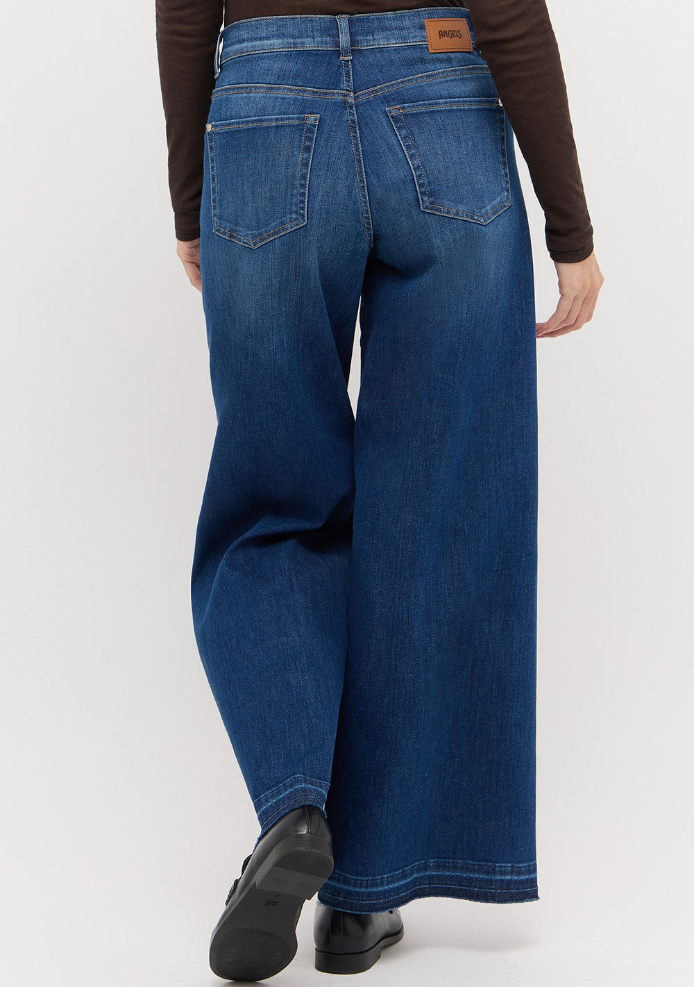♡ Jeans mit extra weitem Bein und Naht