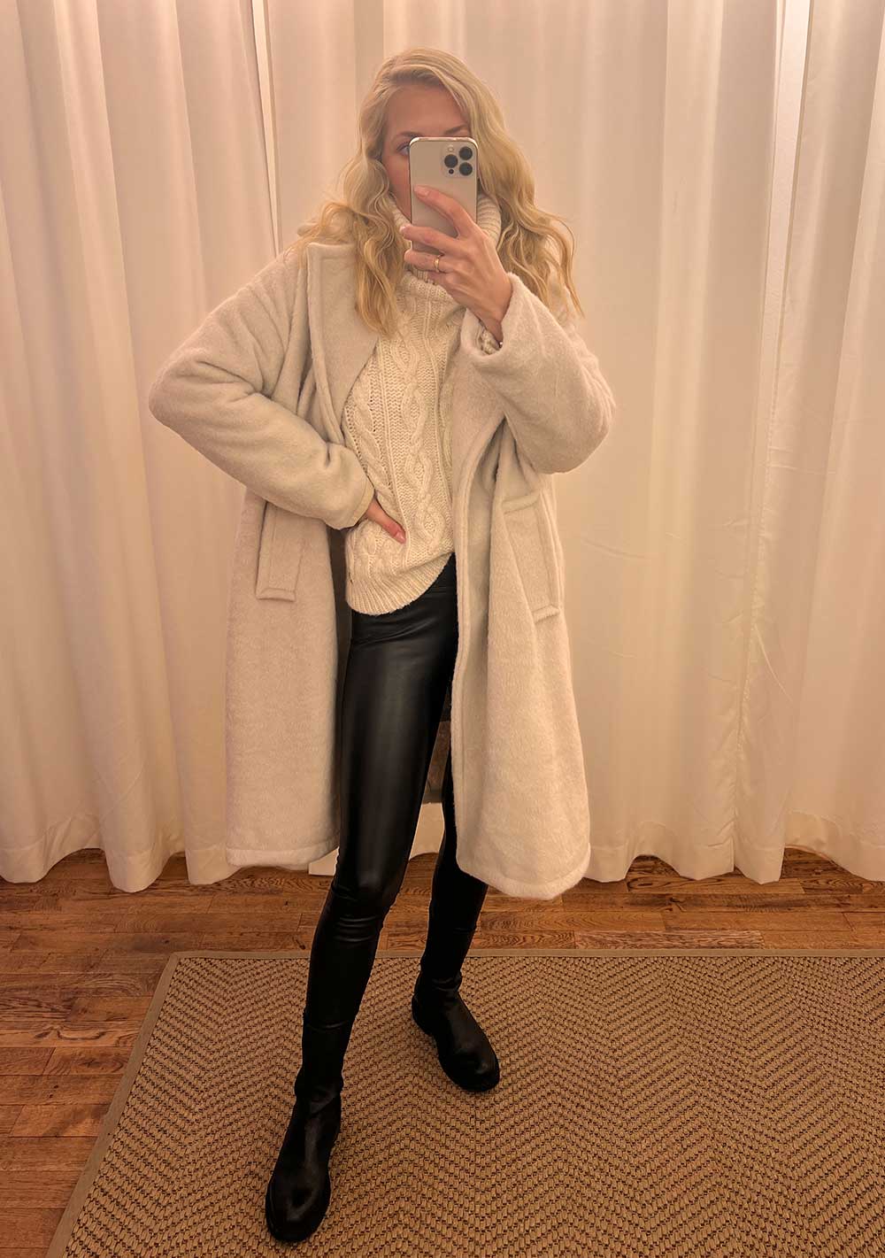 ♡ Oversized Mantel
