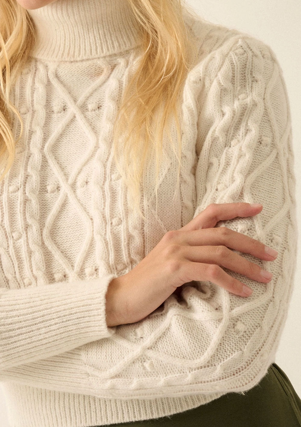 ♡ Kurzer Rollkragen Pullover mit Zopfmuster