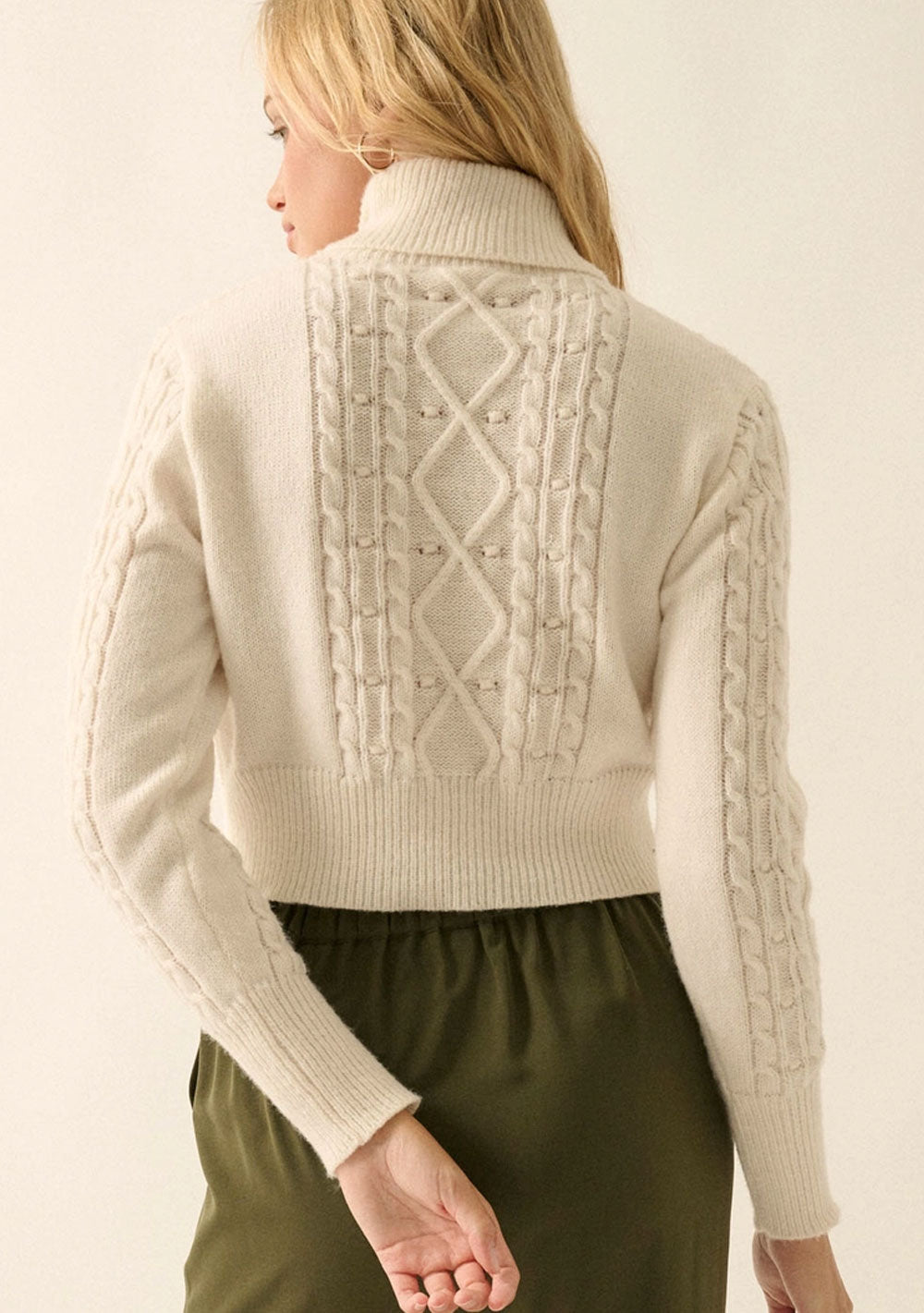 ♡ Kurzer Rollkragen Pullover mit Zopfmuster