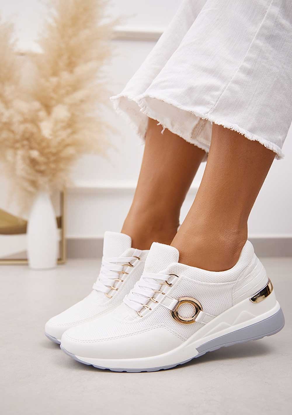 ♡ Sneakers mit goldenem Ring