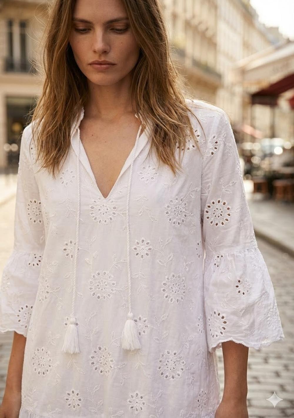 ♡ Minikleid mit Lochstickereien