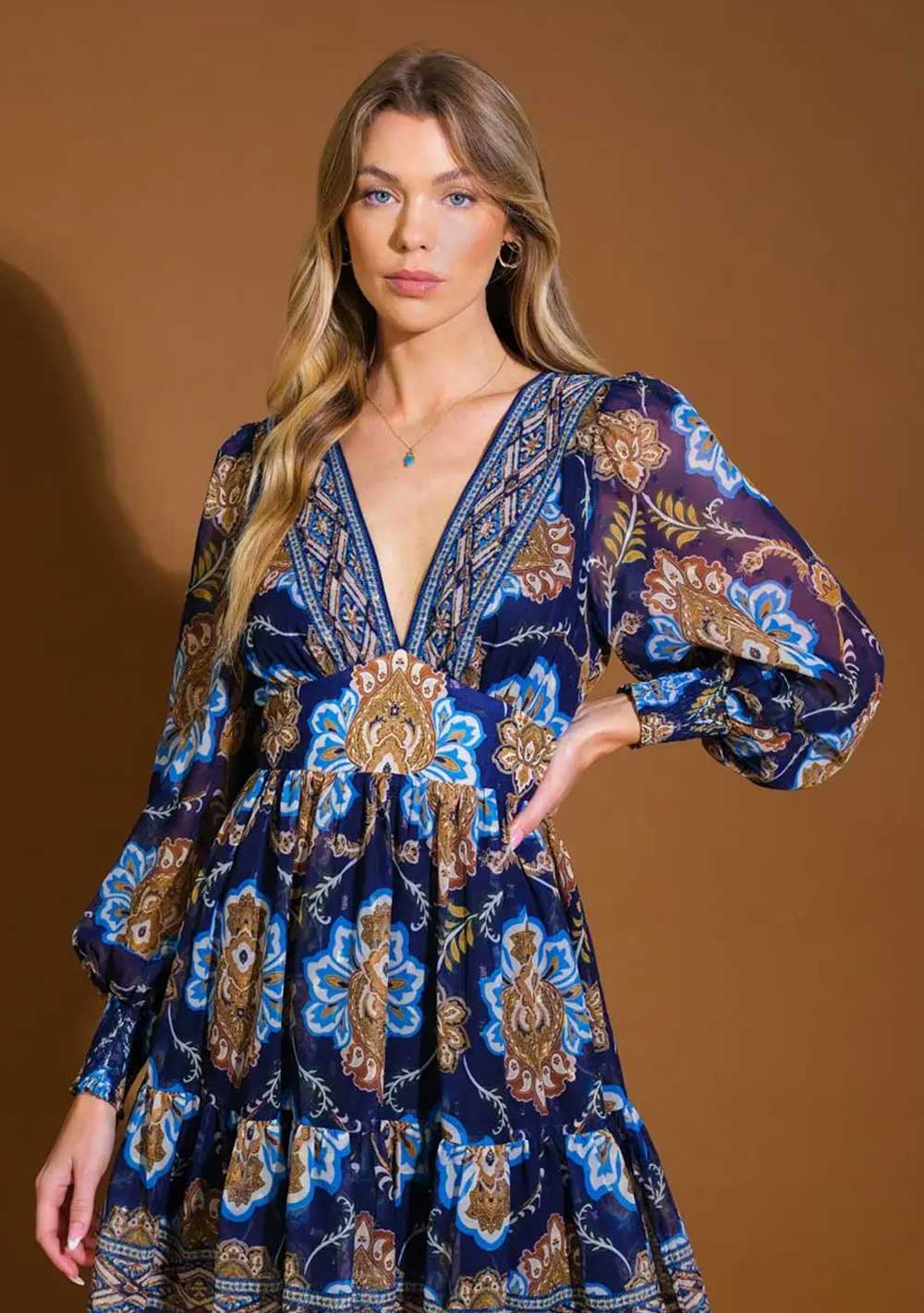 ♡ Bedrucktes und strukturiertes Minikleid