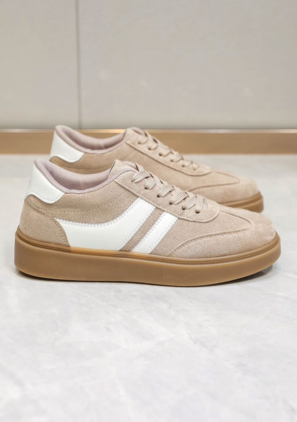 ♡ Sneakers aus Wildlederimitat