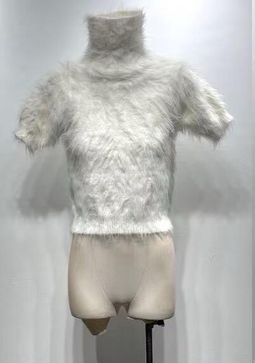 ♡ Kurzarm-Rolli mit Feder-Effekt