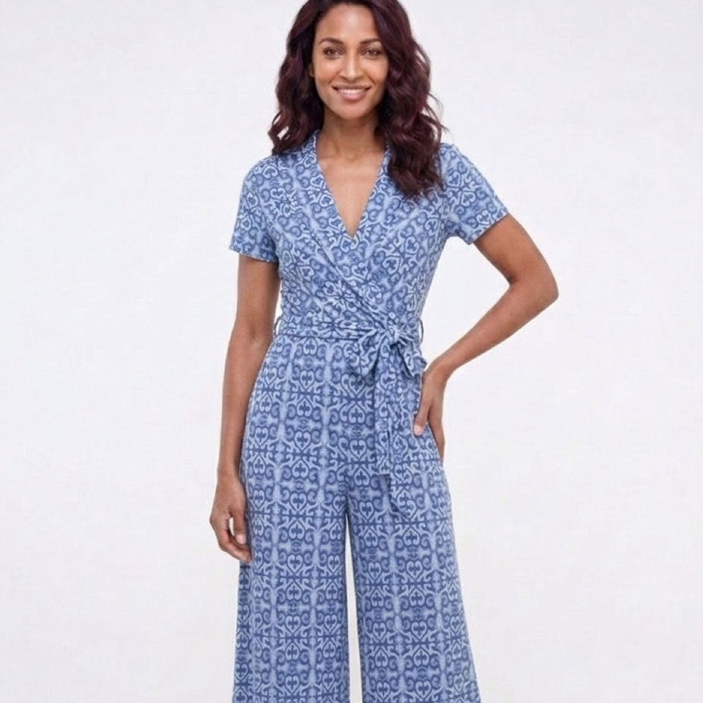 Jumpsuit mit Muster in Blau – Kleider und Jumpsuits bei MOOI Berlin