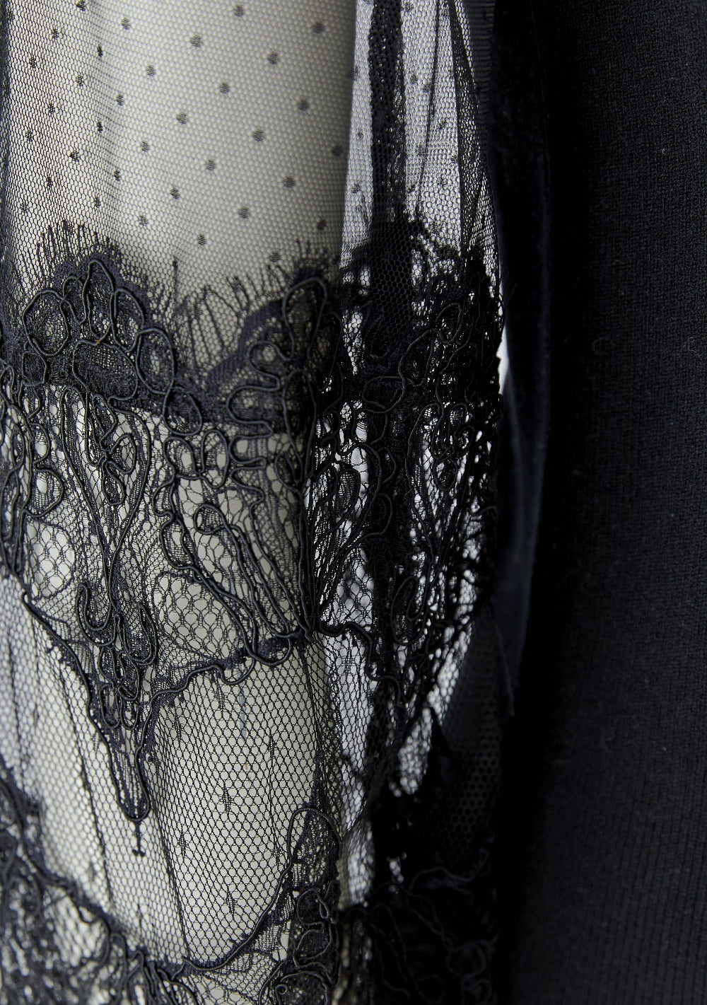 ♡ Spitzen-Bluse mit transparenten Ärmeln
