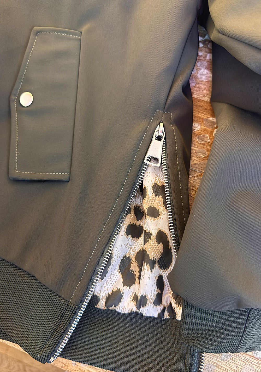 ♡ Bomberjacke mit Leo-Innenfutter