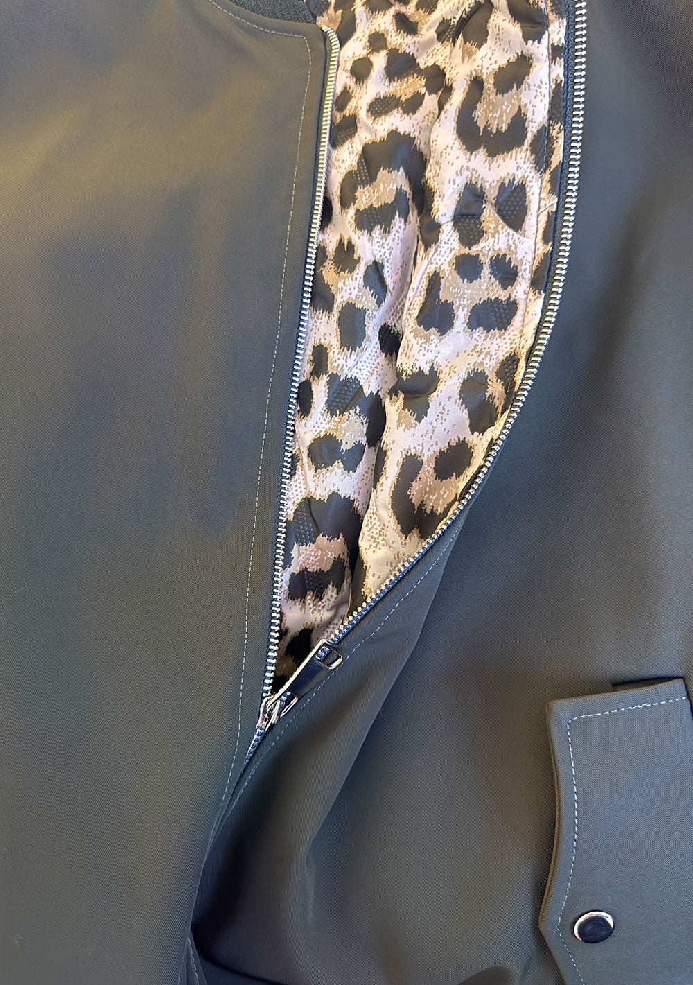 ♡ Bomberjacke mit Leo-Innenfutter