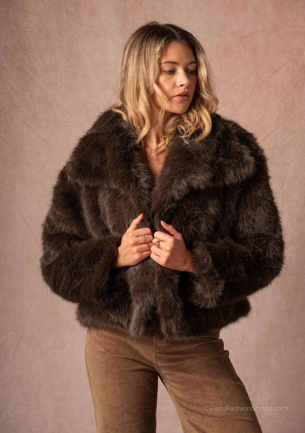 ♡ Kurze Kunstpelz-Jacke mit Kragen