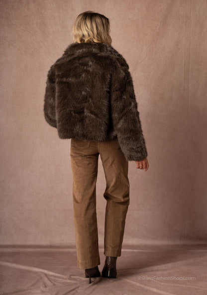 ♡ Kurze Kunstpelz-Jacke mit Kragen