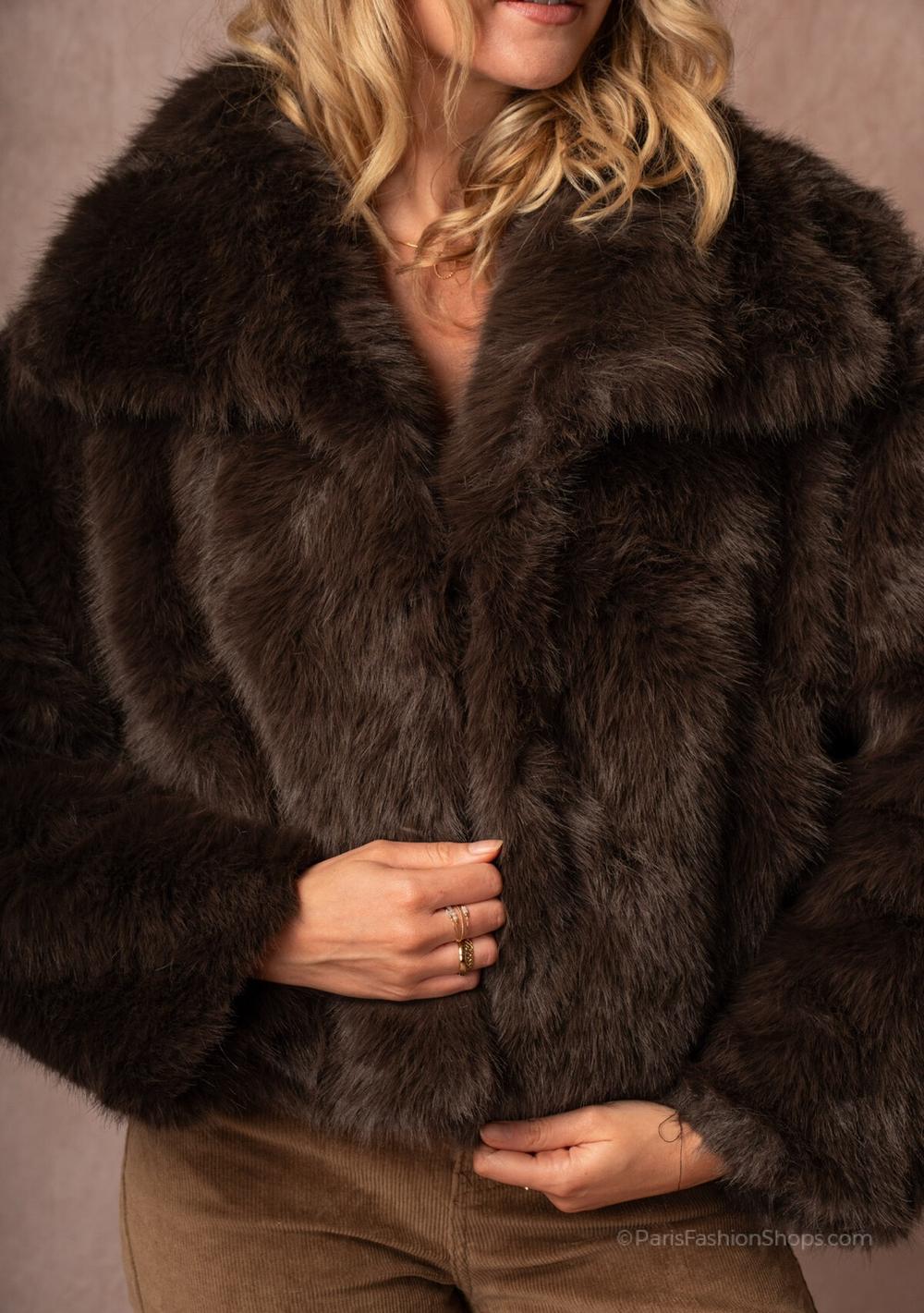 ♡ Kurze Kunstpelz-Jacke mit Kragen