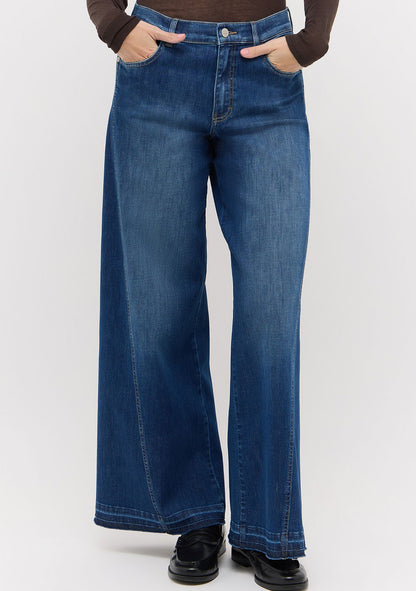 ♡ Jeans mit extra weitem Bein und Naht
