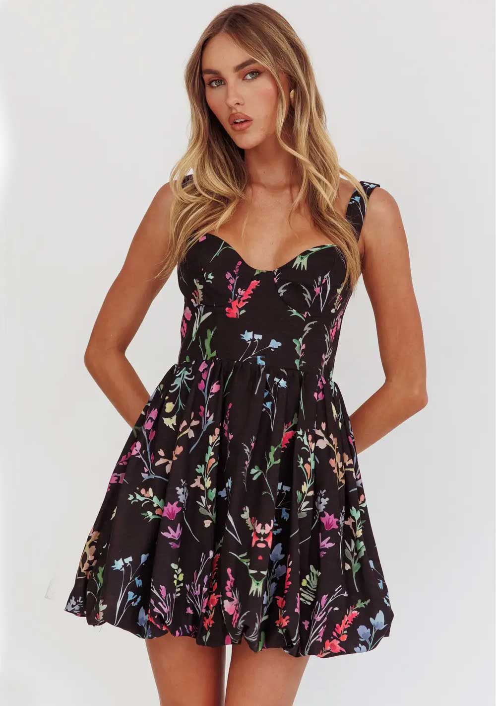 ♡ Minikeid mit Blumen und Bubble-Saum