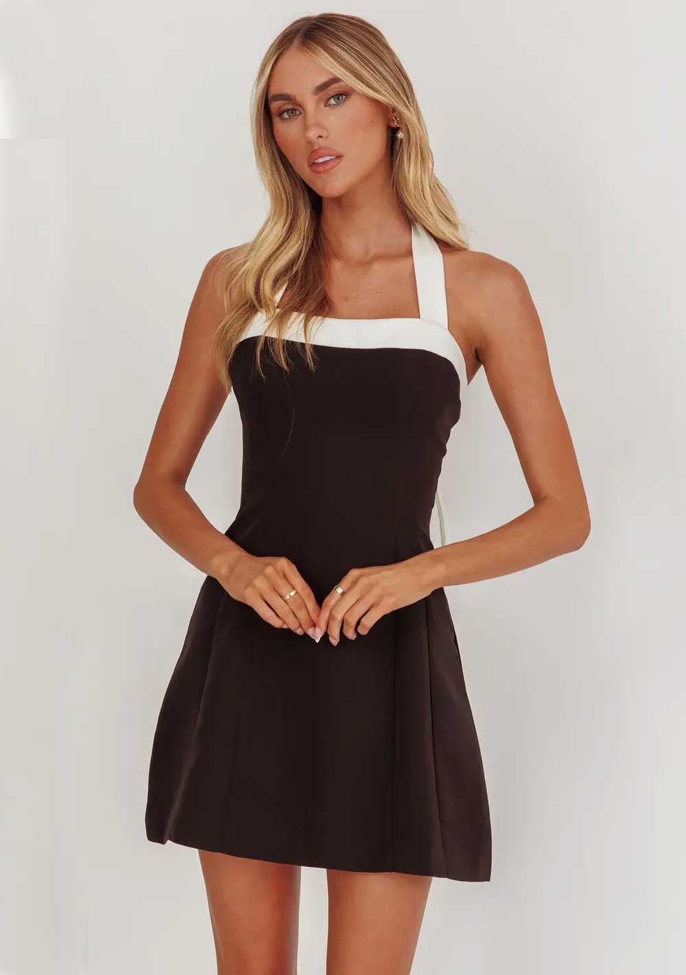 ♡ Minikleid mit Kontrast-Neckholder