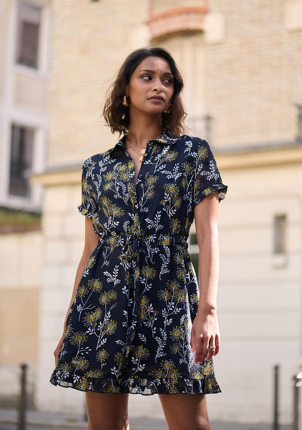 ♡ Tailliertes Kleid mit Blumenmuster