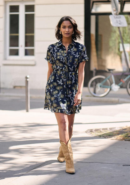 ♡ Tailliertes Kleid mit Blumenmuster