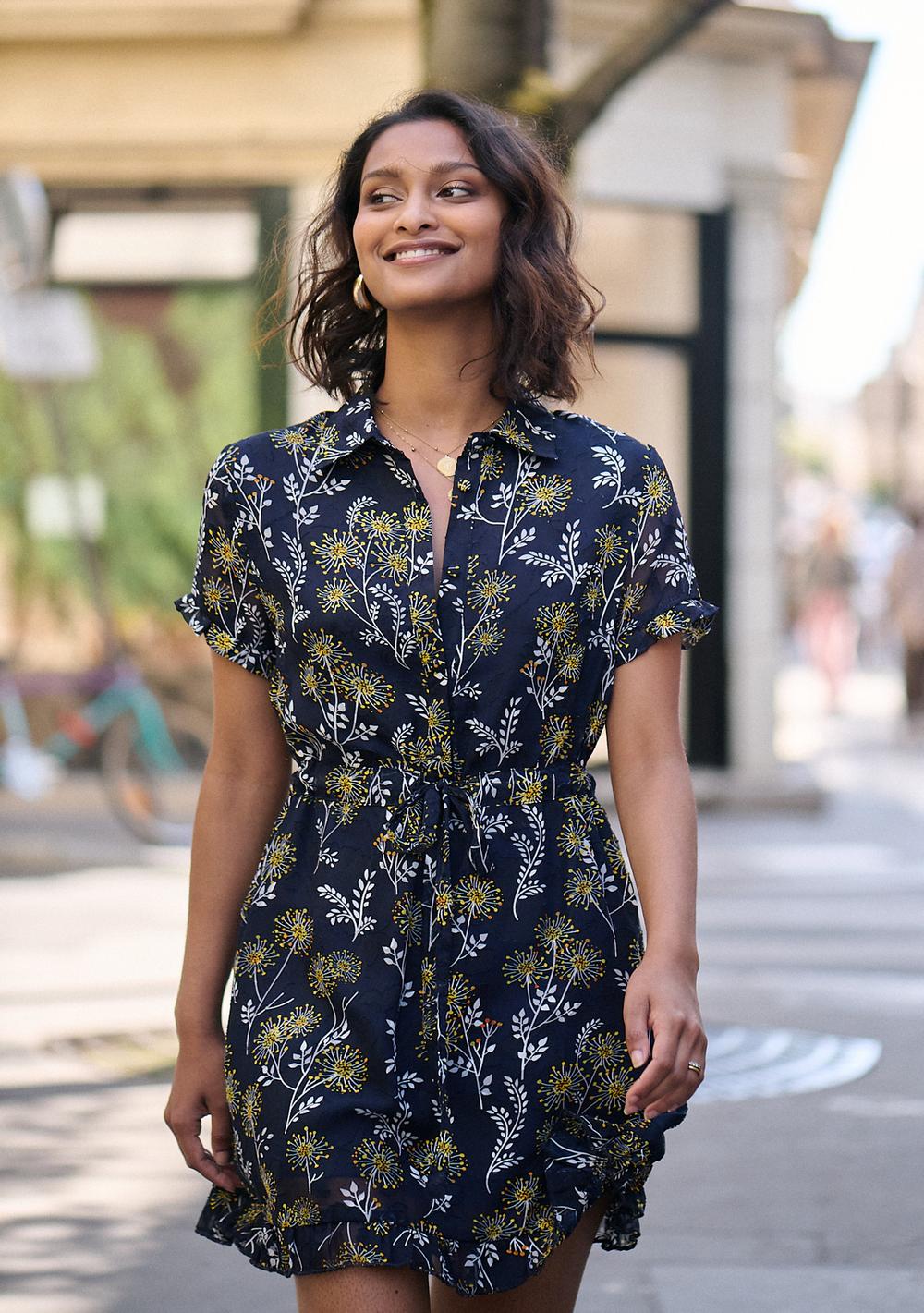 ♡ Tailliertes Kleid mit Blumenmuster