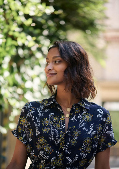 ♡ Tailliertes Kleid mit Blumenmuster