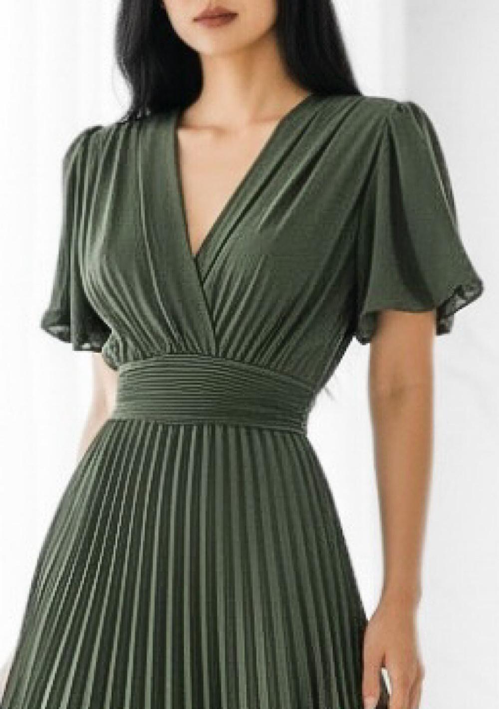 ♡ Plisseekleid mit V-Neck