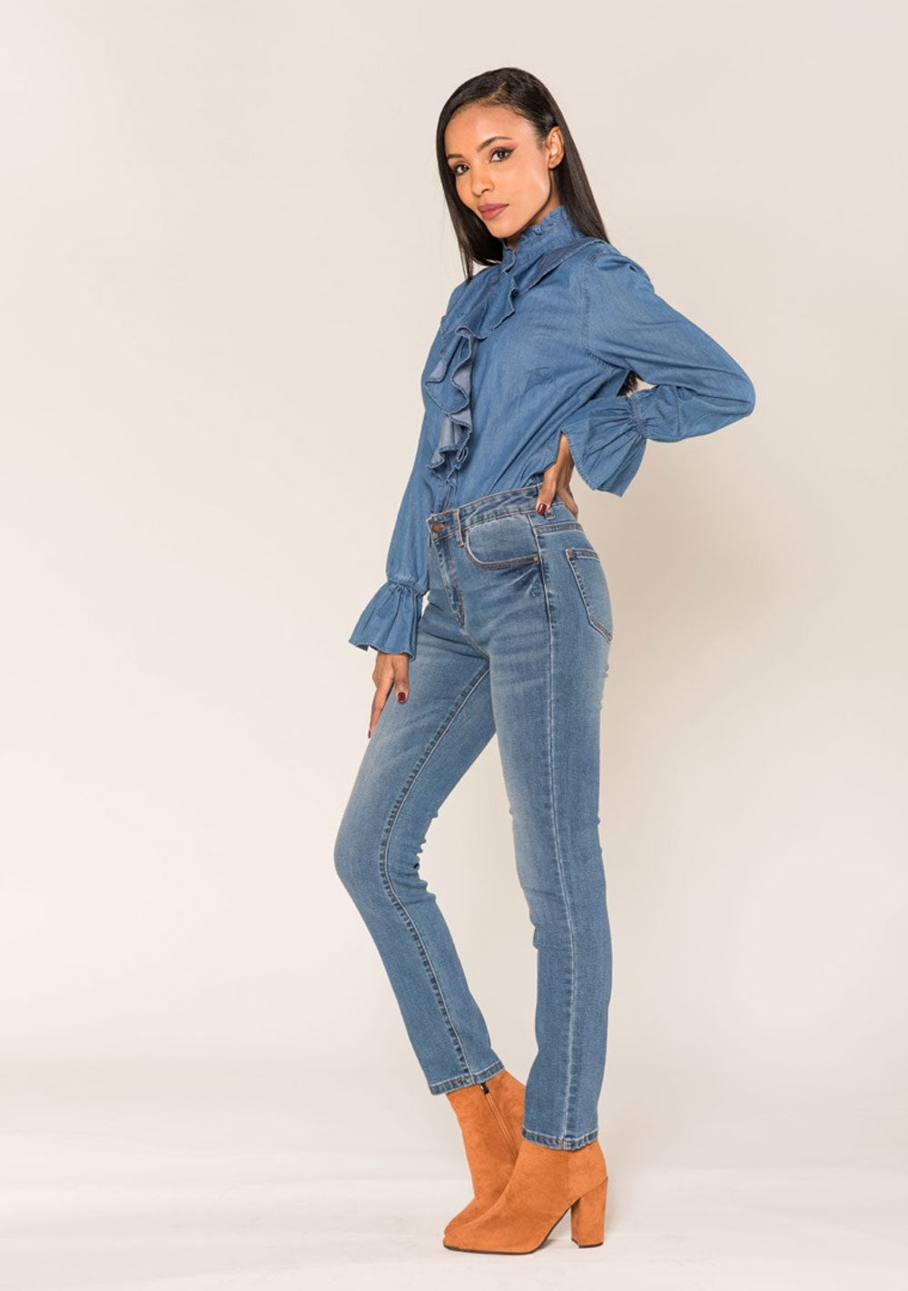 ♡ Halbhohe Jeans mit schmalem Bein
