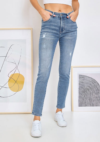 ♡ Halbhohe Jeans mit schmalem Bein und Rissen