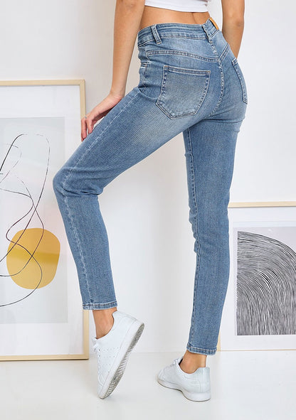 ♡ Halbhohe Jeans mit schmalem Bein und Rissen