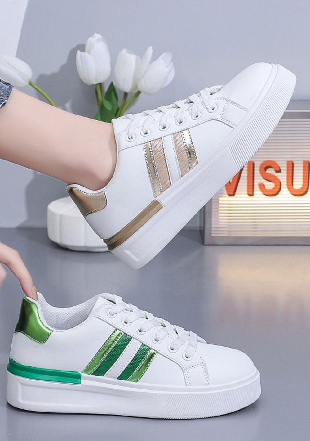 ♡ Sneakers mit Gold-Details